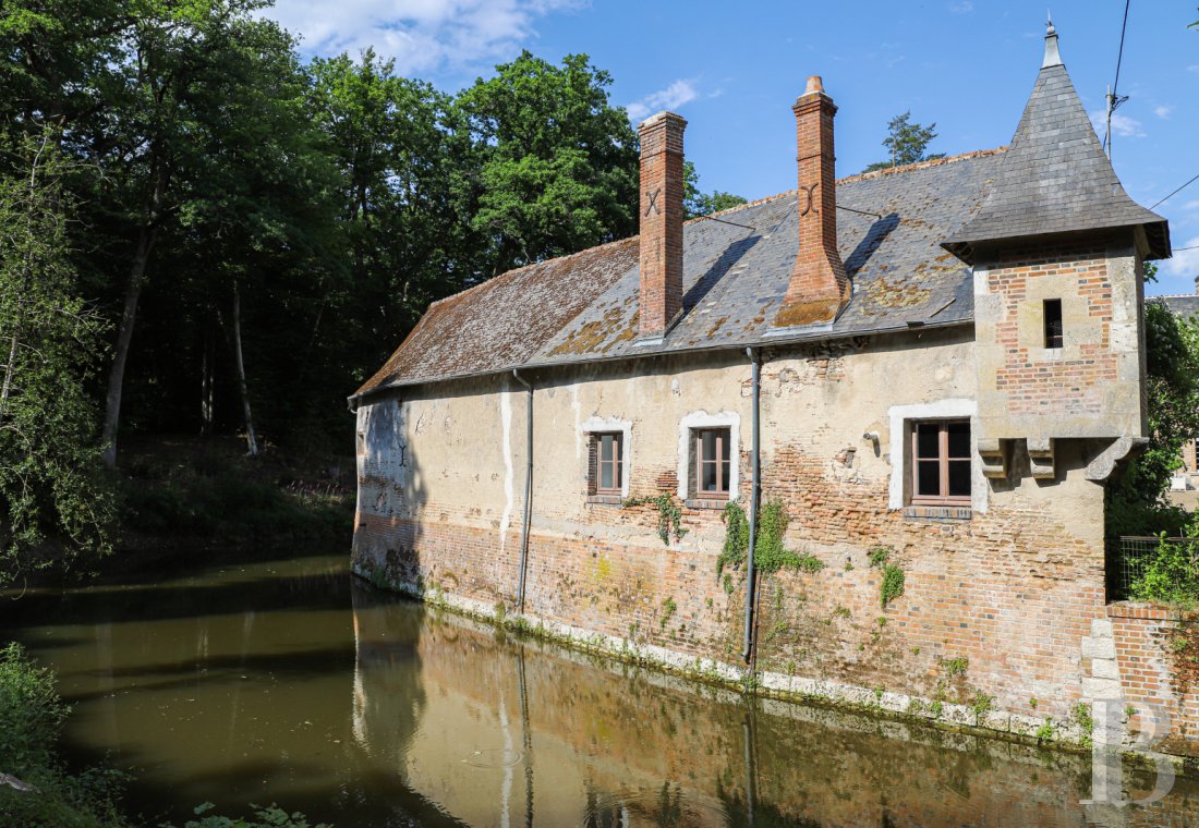 En Sologne, proche de Chambord, dans un paysage de forêts et d’étangs, l’ancien pavillon de défense d’un château du 16e siècle transformé en gîte - photo  n°20